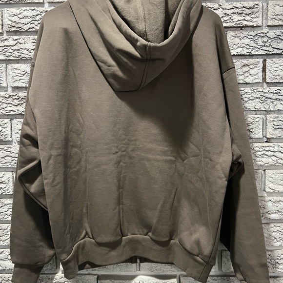 ALO Accolade Zip-Up Hoodie in Olive tree - Picture 2 of 7